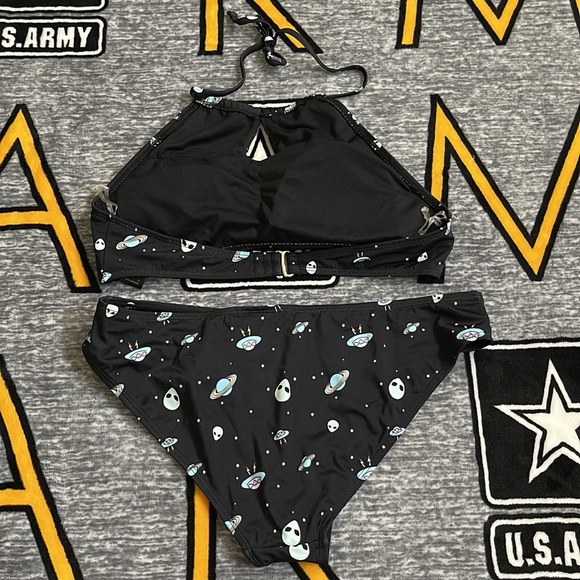 Alien Swimsuit. - Picture 2 of 4